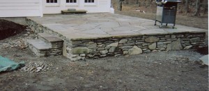 Fieldstone-wall-with-mosaic-pattern-bluestone-patio