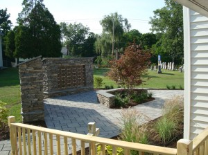 NY-bluestone-walls-and-seat-with-thermal-bluestone-caps