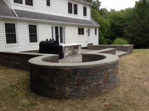 Patio-with-NY-bluestone-walls-thermal-bluestone-caps-and-mosaic-pattern-flagstone